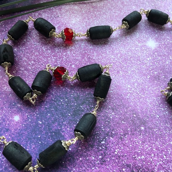 38  3/4" black Tulasi with red crystal glass beads - Picture 7 of 7